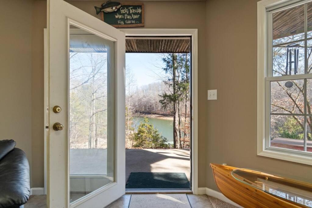 Lakeside Haven Dock/Slip Fire Pit Game Room Kayaks Winchester 외부 사진