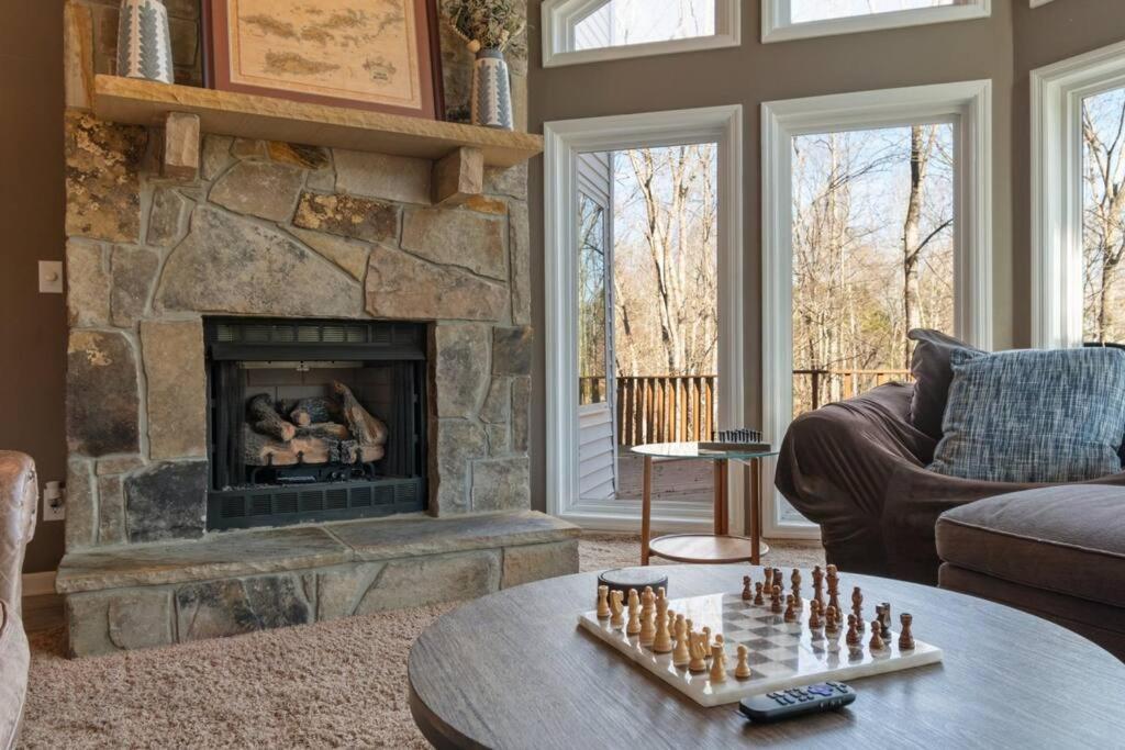 Lakeside Haven Dock/Slip Fire Pit Game Room Kayaks Winchester 외부 사진